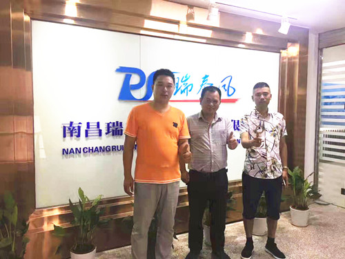 瑞泰風環(huán)?？照{(diào)-千里探望華中團隊，吹響廠房車間通風降溫沖鋒號